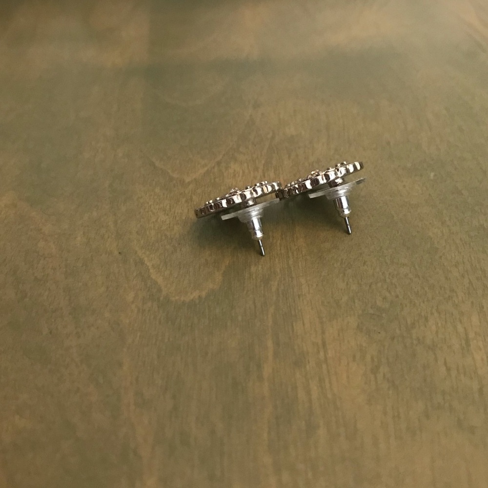 ☀️FREE when bundled Silver & Gold Earrings Jewelry - Picture 2 of 6